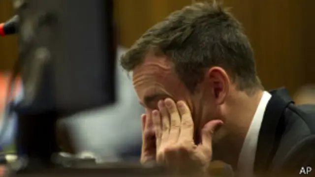 پیستوریوس به دادگاه گفت در سال ۲۰۰۹ حادثهای در یک قایق برایش اتفاق افتاد که برای زخمهایش صد بخیه خورد و باعث شد بشدت از مرگ وحشت داشته باشد