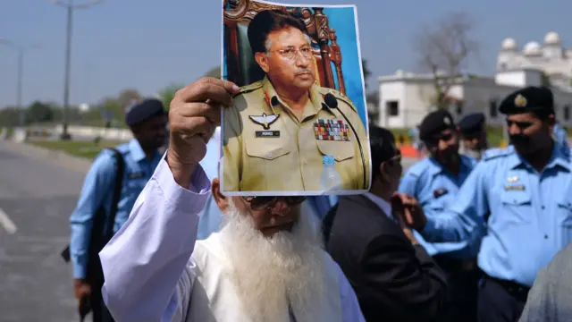 لال مسجد اور اکبر بگٹی مقدمے میں عدالتیں پرویز مشرف کی ضمانت منظور کر چکی ہیں۔