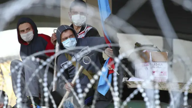 باغیوں نے یوکرین سے الگ ہونے کے لئے 11 مئی تک ریفرینڈم کرانے کو کہا ہے