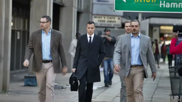 पिस्टोरिया अदालत पहुंचे