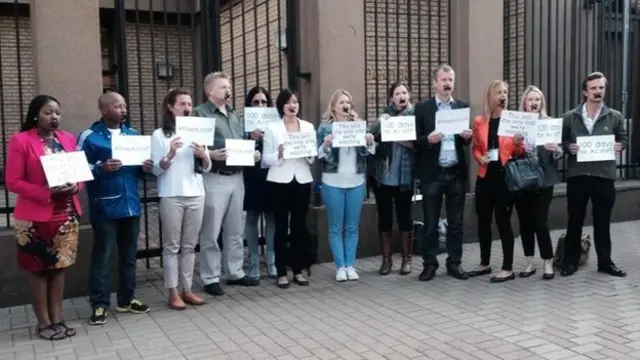 حملة تضامن مع صحفيي الجزيرة في مختلف أنحاء العالم