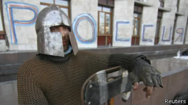 خارکوف اور دونیتسک میں روس نواز کارکنوں نے یوکرین سے آزادی کا اعلان کر دیا تھا