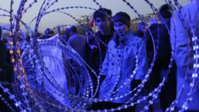 سيطر المحتجون على بنايات لأجهزة أمنية في مدينتي دوناتسك ولوهانسك. 