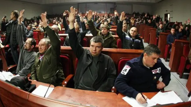 Após invadirem edifício público, miilitantes realizaram um referendo pedindo separação da Ucrânia