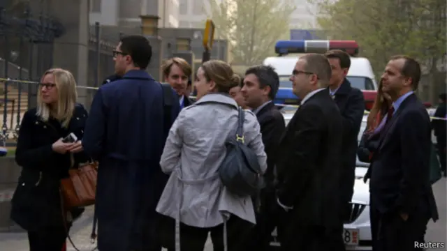 外交官被阻止進入法庭，他們被告知本次庭審不對外公開