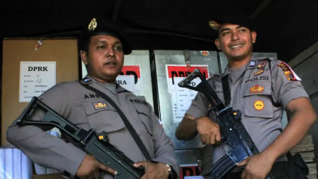 Kekerasan politik di Aceh membuat pemilu legislatif di wilayah itu harus dijaga ekstra ketat.