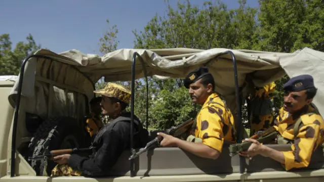 يستهدف المسلحون رجال الشرطة والجيش في معظم هجماتهم.