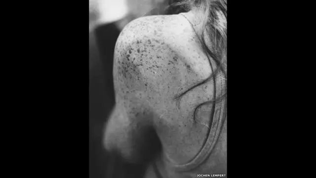 Sem nome (garota na cabine telefônica), 1993/2011, Cortesia do ProjecteSD, de Barcelona 