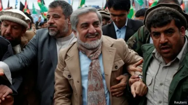 المرشح الرئاسي عبد الله عبد الله ومنافسه الرئيسي أشرف غني يقولان إنهما يريدان عصرا ديمقراطيا باهرا