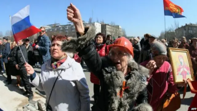 احتشد متظاهرون مؤيدون لموسكو في دونيتسك