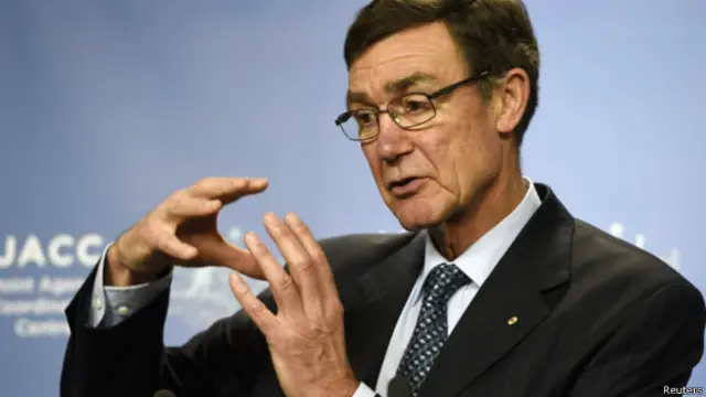 澳大利亚搜寻失联马航370航班联合协调中心总协调人休斯顿（09/04/2014）