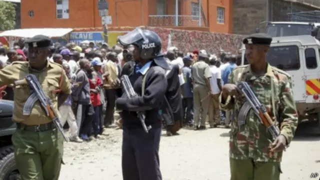 نواب ورجال دين اتهموا الشرطة باستهداف الصوماليين. 