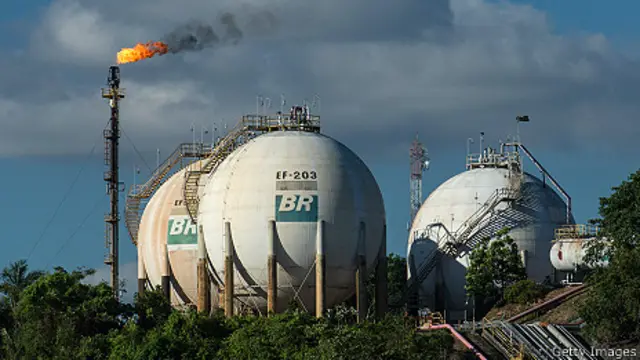 Tanques de gas de Petrobras en Manaos