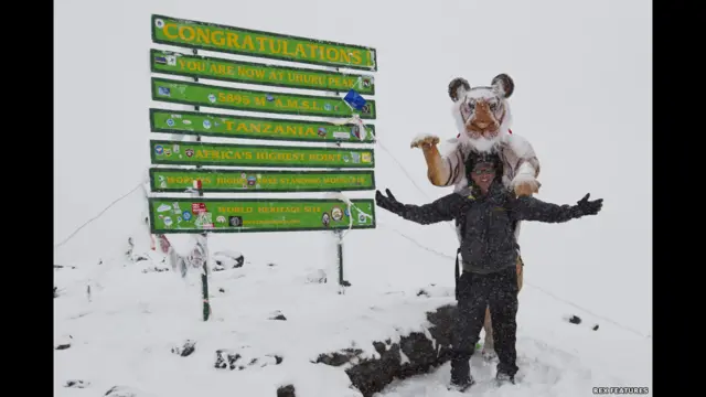 Пол Голдстайн взобрался на Килиманджаро в 2012 году. Paul Goldstein/Exodus/Rex Features.