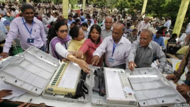 تشرف مفوضية الانتخابات في الهند على سير العملية الانتخابية بالكامل.