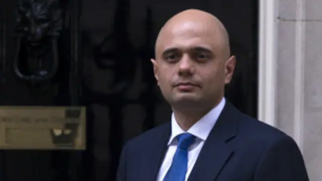 贾维德是第一位进入政府内阁的亚裔男性。