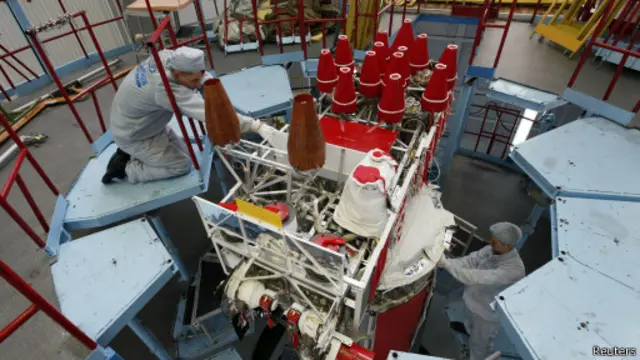 сборка спутника ГЛОНАСС-М