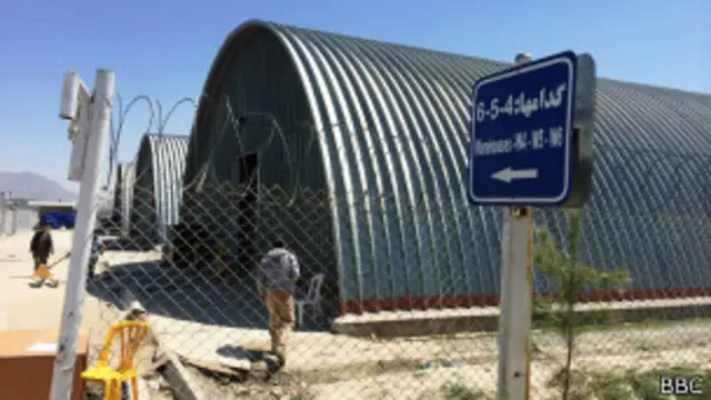 د اساسي قانون له مخې، ولسمشر د رايې وركوونكو د آزادو، عمومي، پټو او مستقيمو رايو له لارې ټاکل کیږي او کاري دوره يې تر ټاکل کېدو وروسته د پنځم کال د غبرګولي په لومړۍ نېټه ختمیږي.