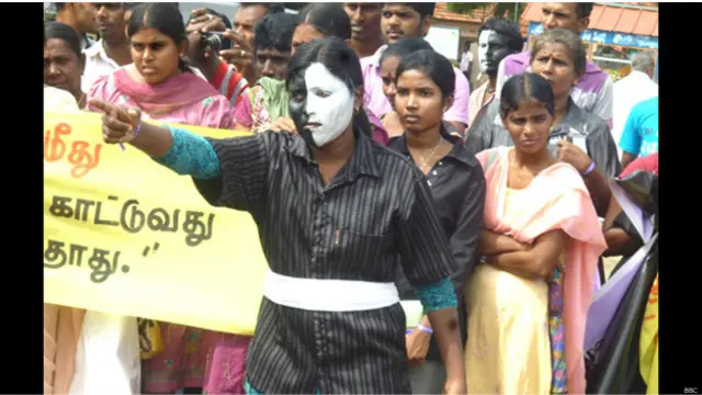 වෙනත් පිරිසක් විසින් සිදු කරන ලද වැරදි වෙනුවෙන් තමන් දුක් විදින බවයි ඔවුන් පවසන්නේ