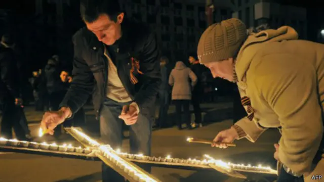 متعصمون مؤيدون لروسيا يتحصنون في داخل المقر الرئيسي لجهاز الأمن بمنطقة لوهانسك، ويرفضون تسليم أسلحتهم.