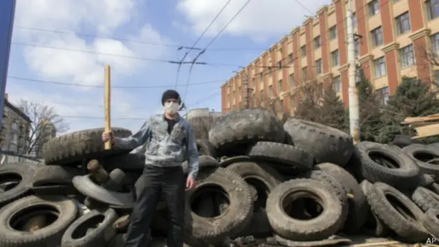 Hôm thứ Tư, Kiev nói tình trạng chống đối ở miền đông Ukraine phải chấm dứt trong vòng 48 giờ