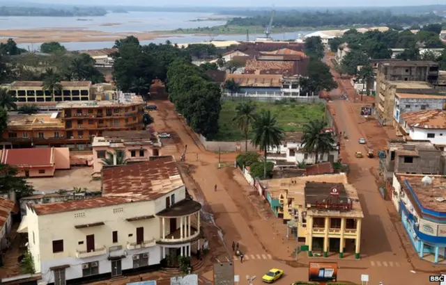 许多穆斯林逃离了在首都班基的住所