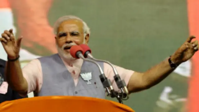 بی جے پی کے صدر راج ناتھ سنگھ نے ٹویٹ کیا تھا کہ ’ اب کی بار، بی جے پی سرکار۔‘ صرف 32 منٹ میں انھوں نےاپنا ٹویٹ بدلتے ہوئے کہا: ’اب کی بار، مودی سرکار!‘