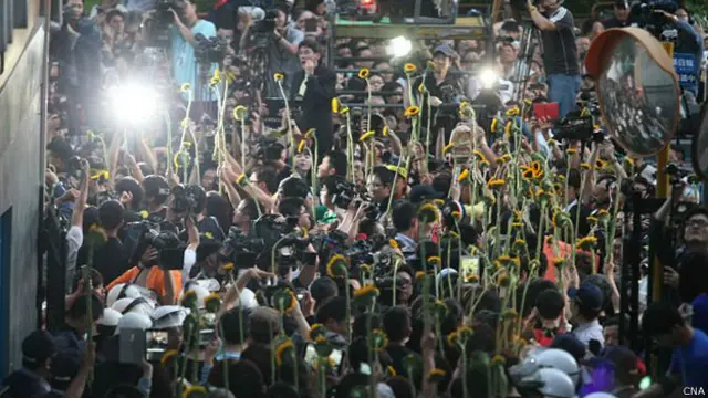 抗议学生撤离立法院（2014年4月10日）