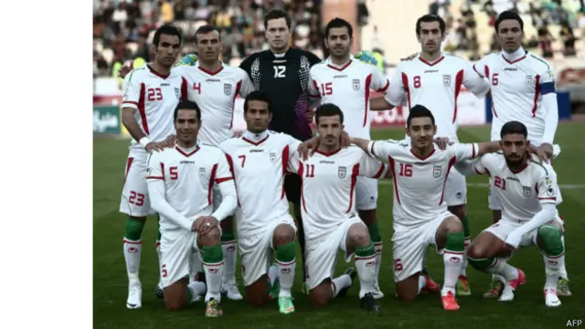 ۷۵ درصد بازیکنان تیم ملی ایران در لیگ ایران بازی میکنند.