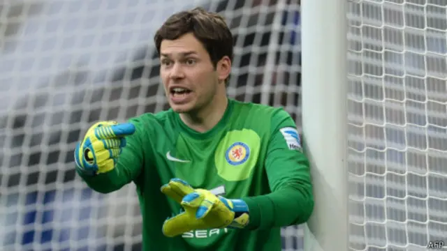 دانیل داوری دروازهبان ۲۶ ساله اینتراخت برانشویگ