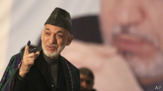 حامد کرزئی 2001 سے افغانستان کے صدر ہیں