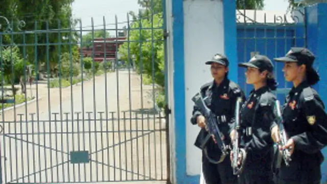 ایچ آر سی پی کا خیال ہے کہ محض متعصب افراد کی ہی یہ خواہش ہو سکتی ہے کہ ملزم کو قانونی نمائندگی نہ ملے