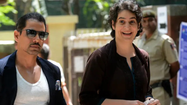 د کانګرس ګوند د مشرې سونیا ګاندي لور پریانکا ګاندي له خپل میړه رابرټ وادرا سره یوځای په ډهلي کې رایې اچونې ته راغلې وه.