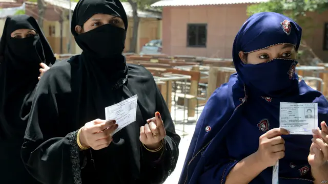 په هندوستان کې تر دې دمه د هغو کسانو په ډله کې د مسلمانانو شمېر هم ډېر و چې خپلې رایې کارولي دي. هندوستان کې به د رایې اچونې بهیر د مې میاشتې تر ۱۲ نیټې دوام وکړي او رایې به د مې په ۱۶ نېټه وشمېرل شي.