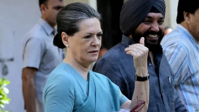 په هندوستان کې د کانګرس ګوند مشرې سونیا ګاندي د ټول ټاکنو په دریم پړاو کې خپله رایه په ډهلي کې وکاروله.