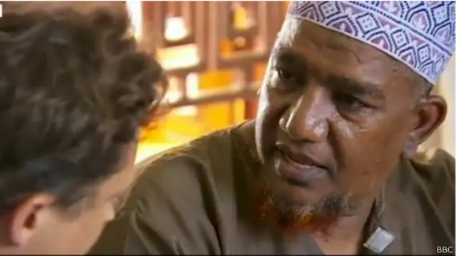 يتهم أنصار الداعية المسلم أبو بكر شريف أحمد سلطات الأمن الكينية بالضلوع في مقتله.