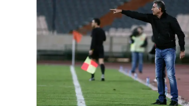 کارلوس کی‌روش سابقه هدایت تیم‌های ملی امارات، آفریقای جنوبی و پرتغال را دارد.