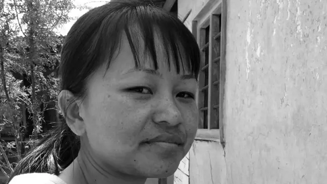 पिछले एक दशक में जब मेरी कॉम अपने बेहतरीन खेल की वजह से सुर्खियों में आने लगीं, उसी दौर में उनकी हमउम्र लड़कियां रोज़गार के बेहतर अवसर पाने के लिए मेहनत कर रही थीं.