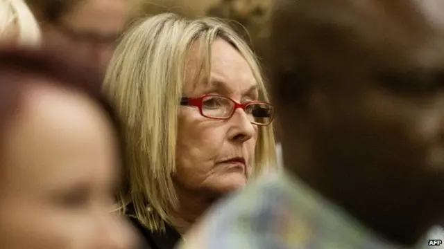 نفى العداء الجنوب أفريقي أوسكار بيستوريوس أن يكون قد "أهان" صديقته ريفا ستينكامب