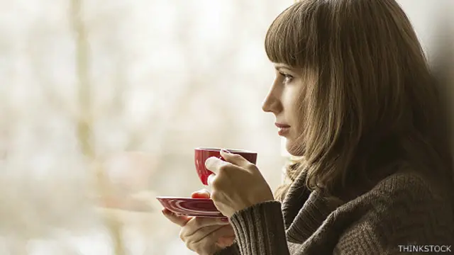 Mujer tomando té