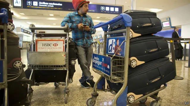 اضطرت خطوط جوية لإلغاء العديد من رحلات الطيران بسبب الإضراب