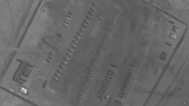 Hình chụp xe tăng Nga ở một căn cứ quân sự gần Kuzminka ngày 27/3