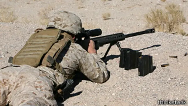 Американский морпех со снайперской винтовкой