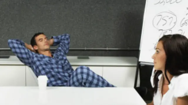 Trabajador en pijama