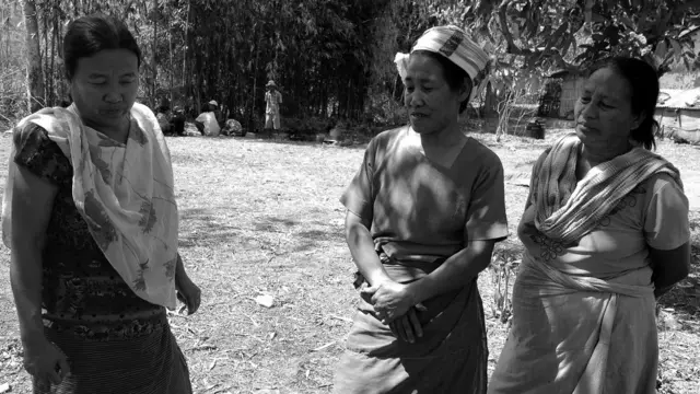 गांव वाले बताते हैं कि चुनाव के समय उनके गांव में राजनेता नहीं, बल्कि उनके एजेंट आते हैं और इस चुनाव में अब तक वो भी वोट मांगने नहीं आए हैं.