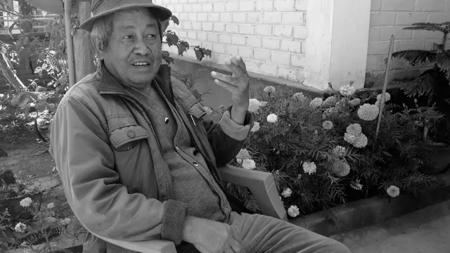 गांव के कई लोग सरकारी या प्राइवेट नौकरी की तलाश में हैं. मेरी के भाई खुप्रे का तरह, कई सेना में भर्ती होना चाहते हैं. इस सबके बावजूद उन्हें आस है कि एक दिन उनके गांव का भी विकास होगा.