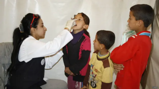 تلقيح الأطفال في لبنان ضد شلل الأطفال