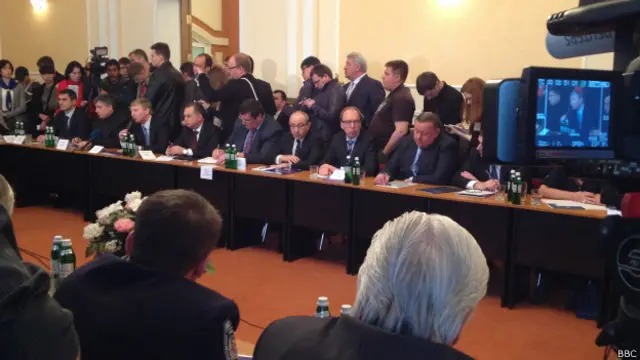 За столом - керівники трьох східних областей