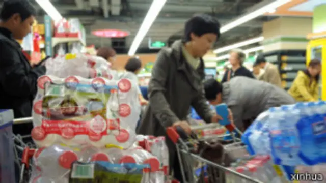 兰州自来水苯超标引发市民抢购瓶装水