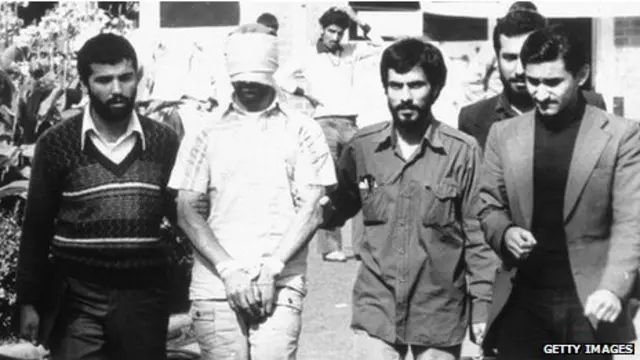 احتجز 52 أمريكيا 444 يوما عام 1979 فيما عرف بأزمة الرهائن الأمريكيين في إيران